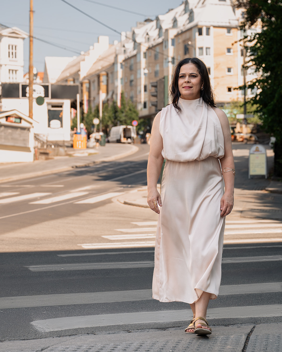 Maria går i Oslo sentrum